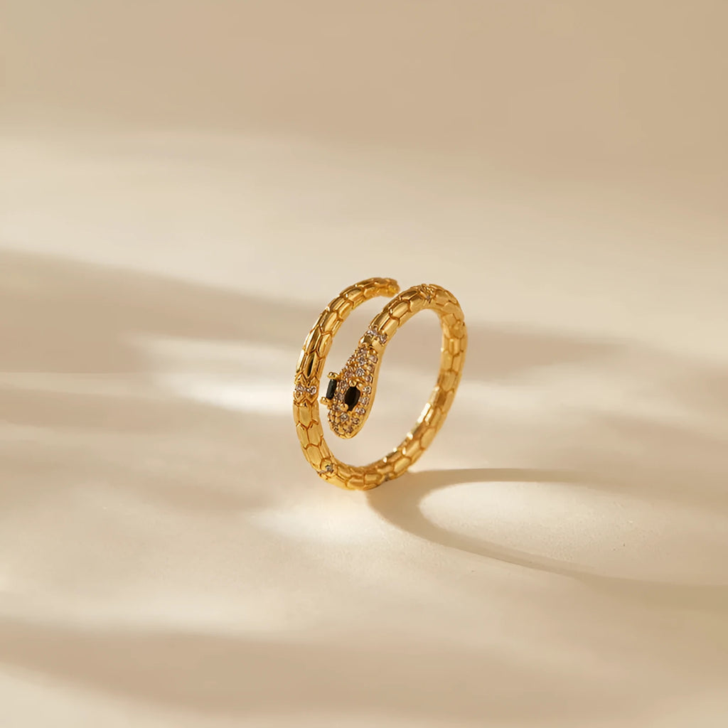Adjustable snake-shaped copper ring with 18K gold colour plating on index finger