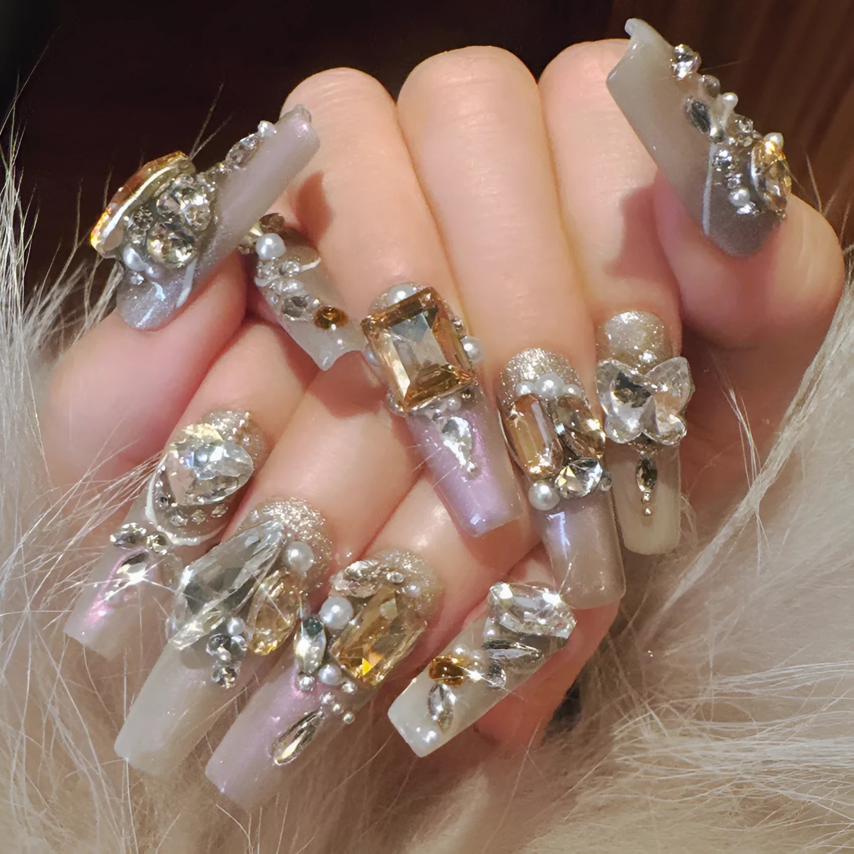 Rhinestone-decorated press-on false nails displayed on card paper packaging with size S classification