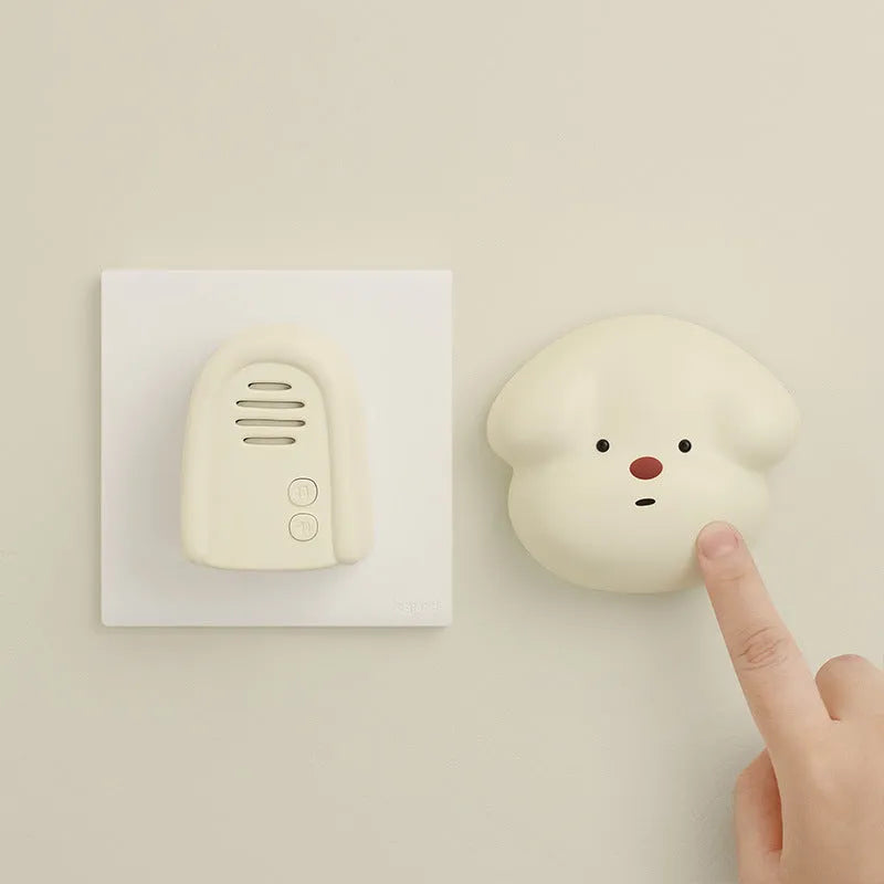 Plug-in wireless doorbell with self-generating beeper in milky yellow or white colour for household use