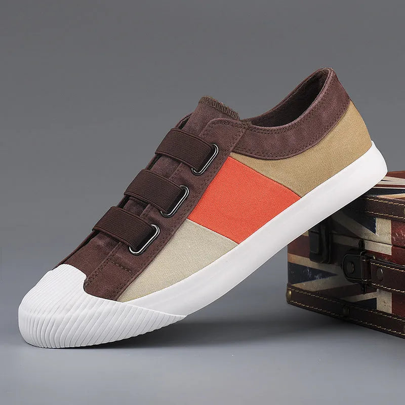 Men's low-top canvas sneakers with elastic band fastening in beige colour.