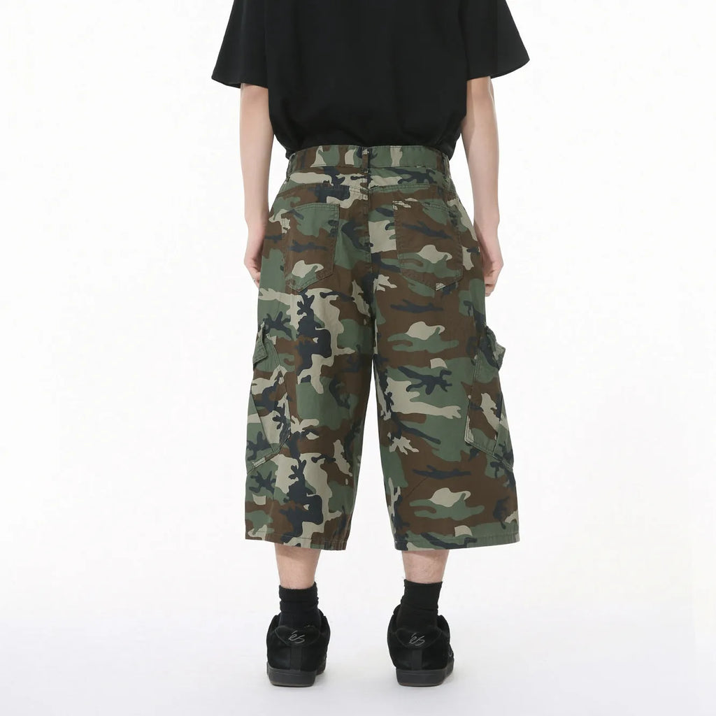Men's camouflage cotton wide leg loose fit jeans with a large pocket and cropped length