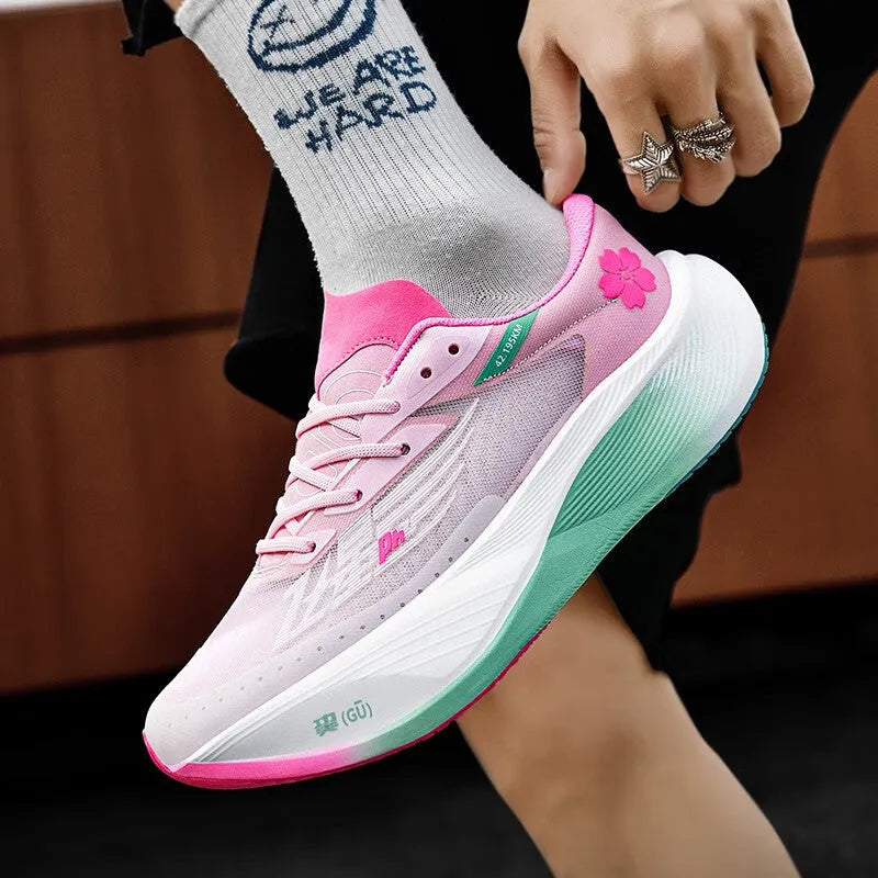 Low top running shoe with carbon plate, natural rubber sole, and PU mesh upper in Glacier colour.
