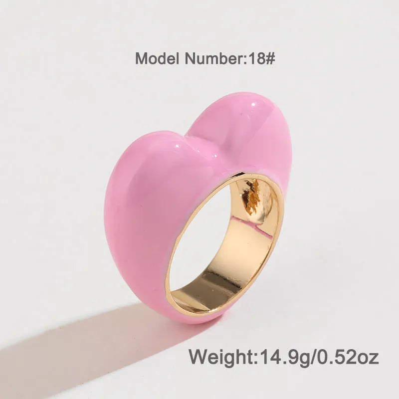 Heart-shaped zinc alloy ring with three-dimensional enamel decoration in colour options