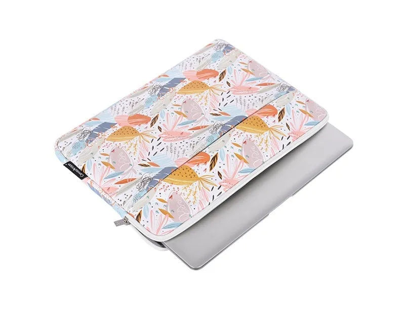 White PU leather waterproof laptop inner sleeve for 14 inch computers.