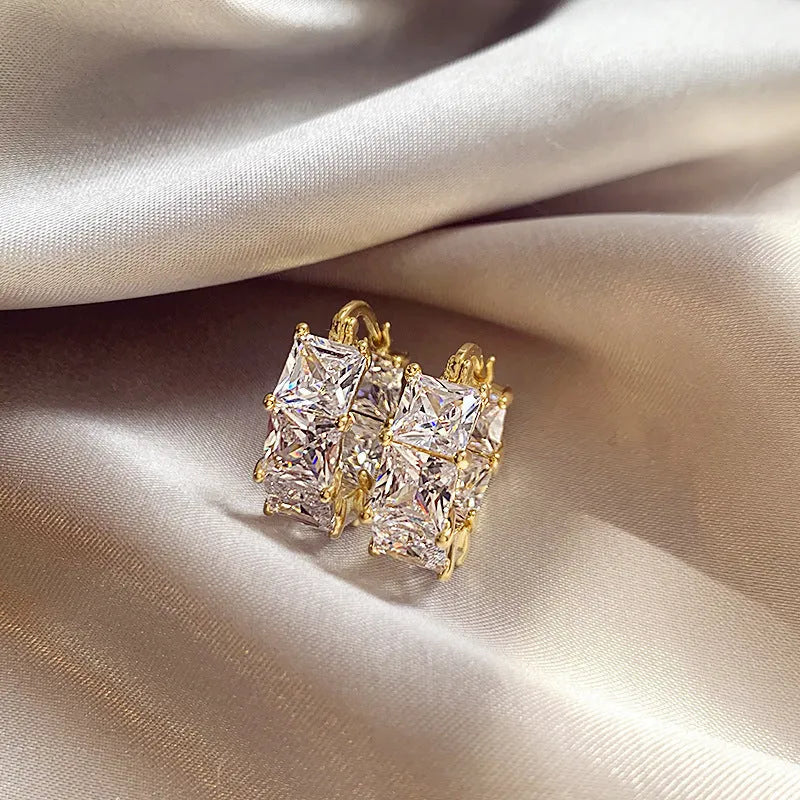 Geometric U-shaped women's earrings with round zircon elements and gold electroplated finish