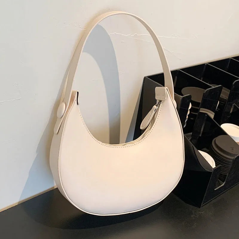 Retro dumpling-shaped women's shoulder bag in PU leather with sandwich pocket exterior