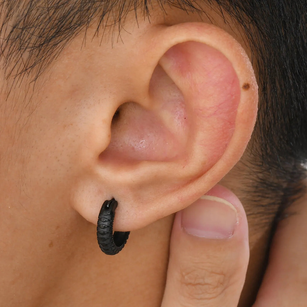 Stainless steel snake pattern ear rings in black or gold for hip hop fashion