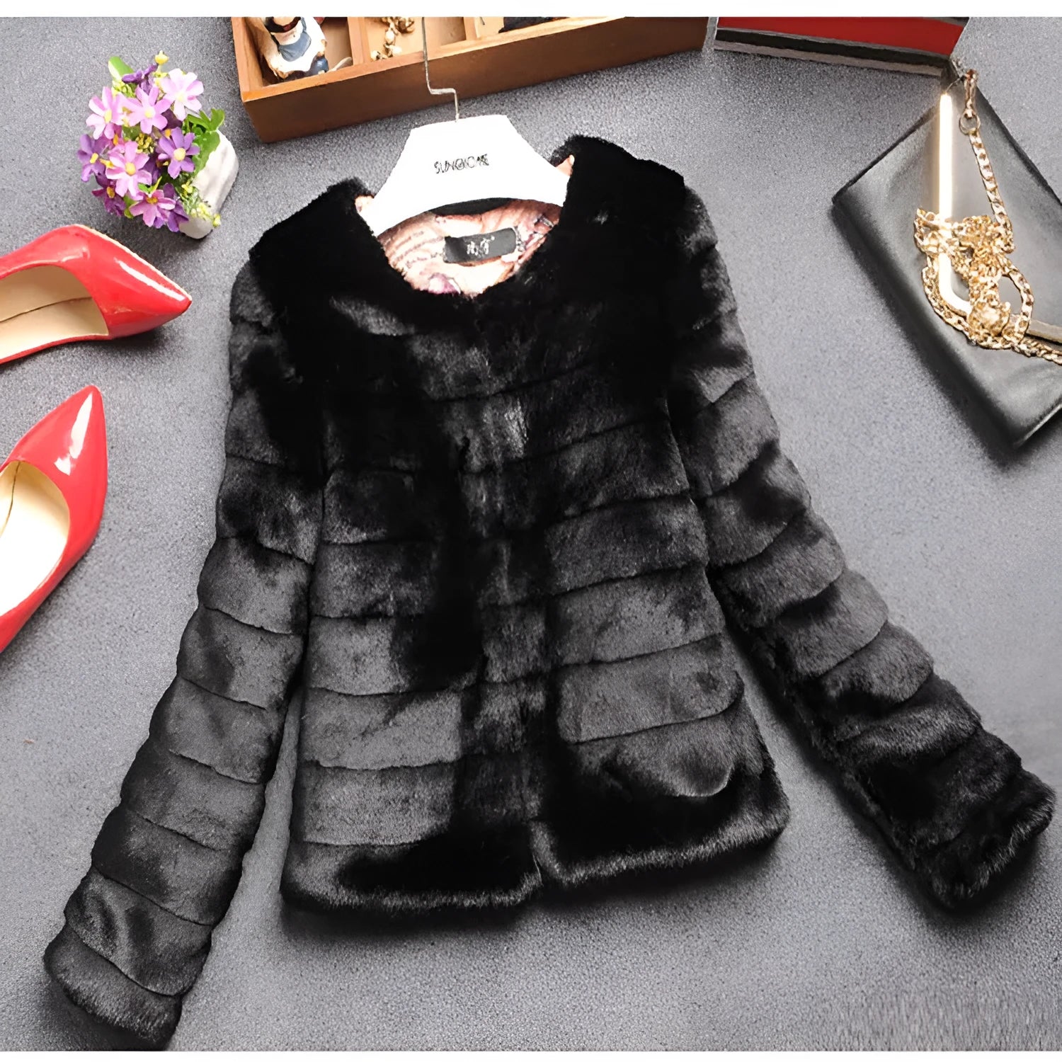 Women's short faux fur top in beige with regular sleeves