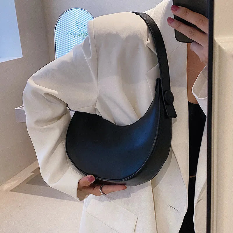 Retro dumpling-shaped women's shoulder bag in PU leather with sandwich pocket exterior