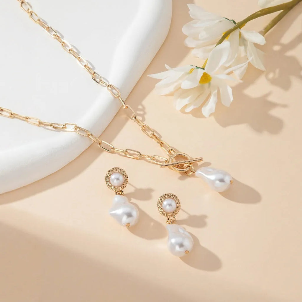 Gold-colour retro baroque pearl pendant necklace and matching ear stud jewellery set
