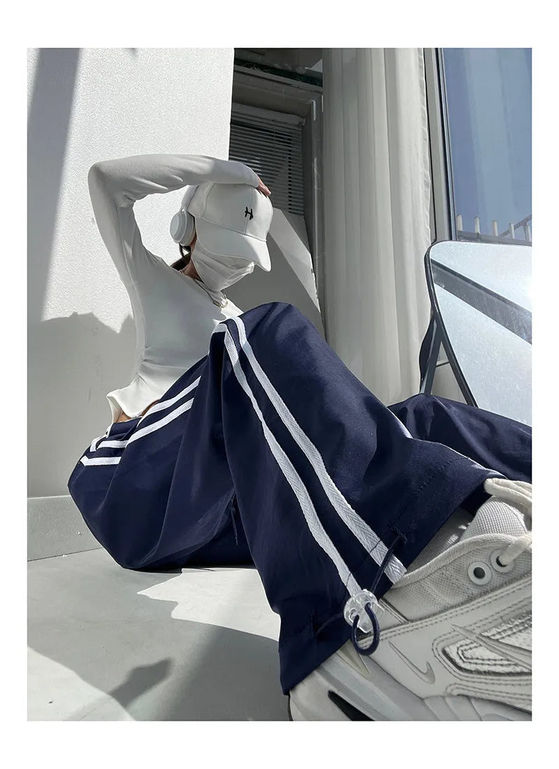 Women's slim-fit drape trousers in thin fabric with low waist and straight leg
