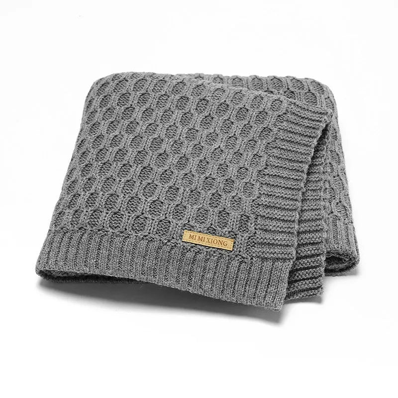 Solid colour infant hug blanket with textured three-dimensional lines, measuring 70 by 90 cm