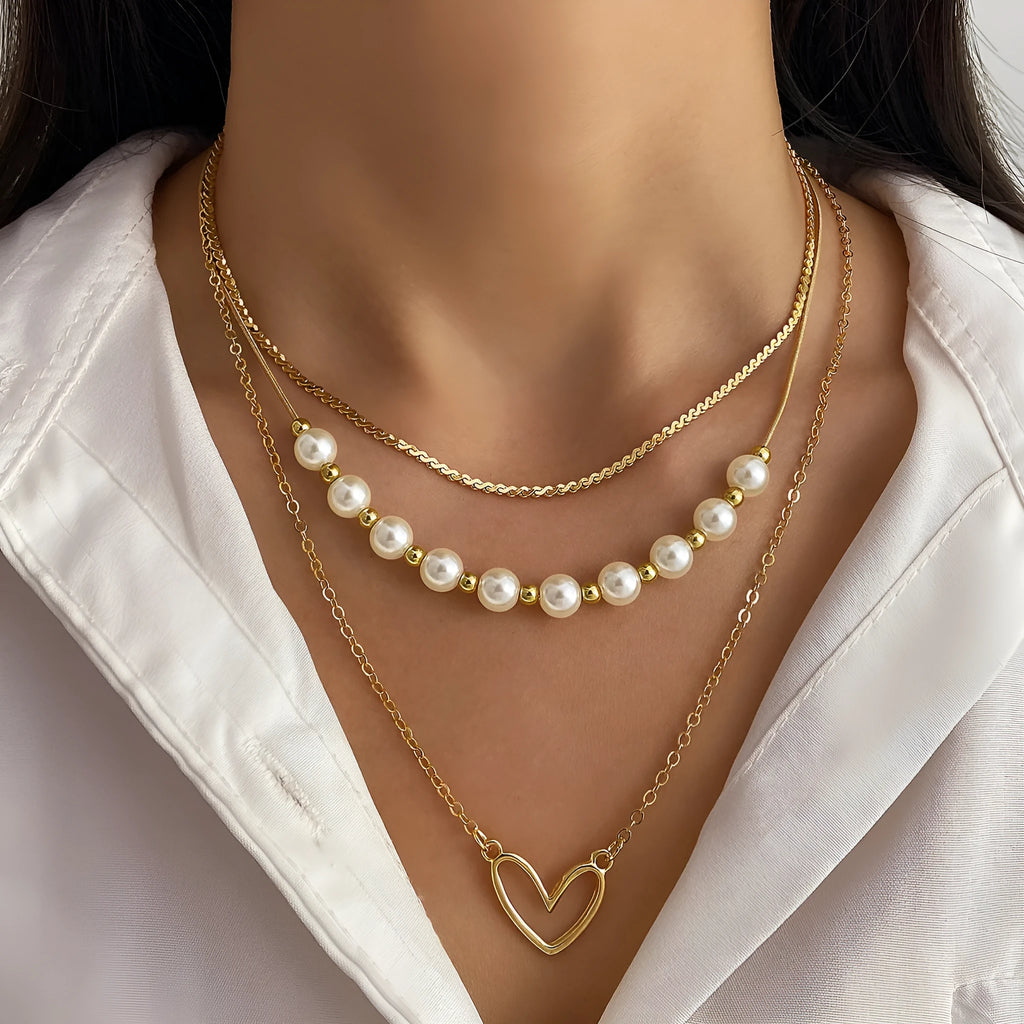 Vintage heart-shaped alloy necklace with pearl chain and electroplated gold finish