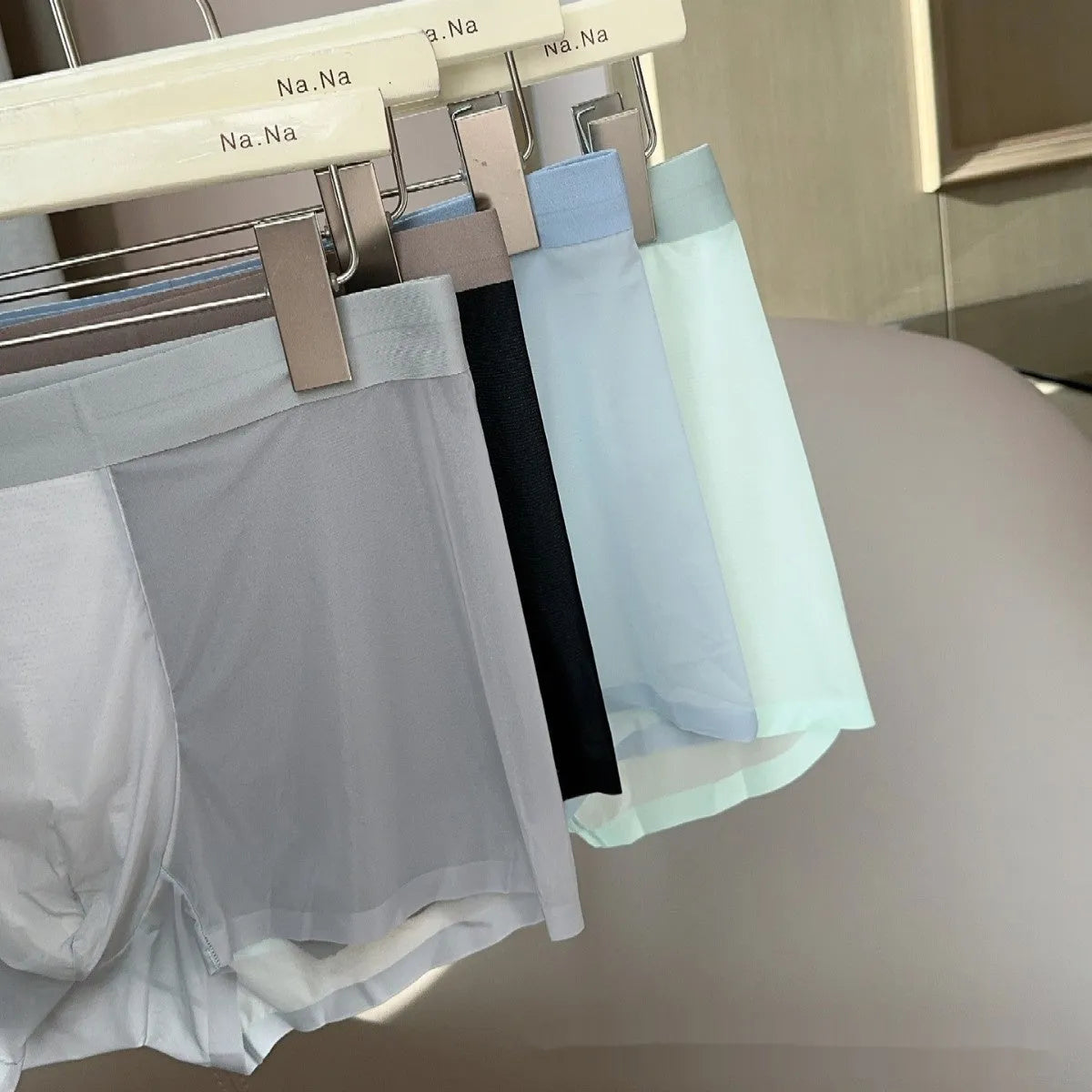 Ultra-thin Ice Silk men's seamless boxer shorts with a honeycomb crotch panel in a solid colour.