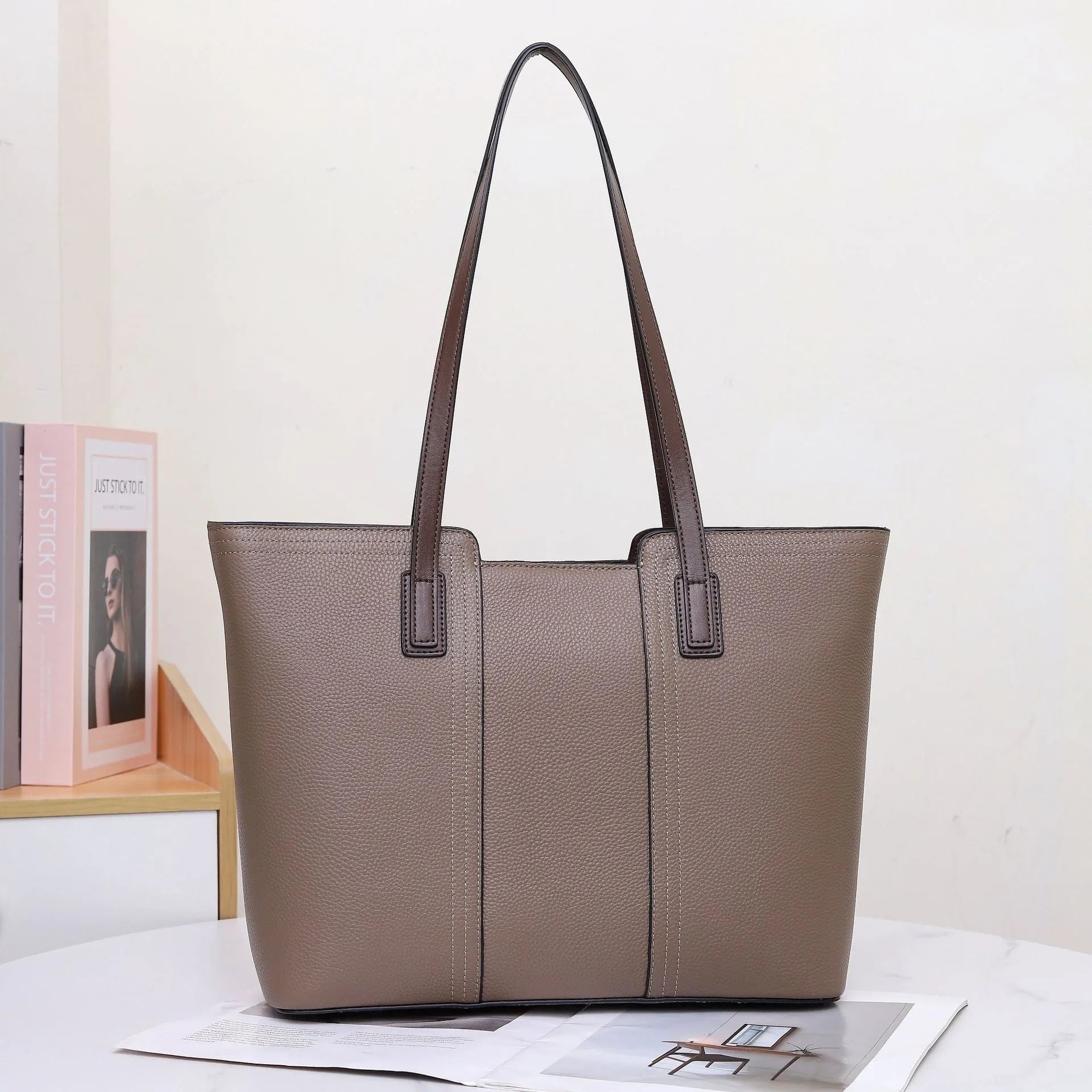 Genuine leather women's commuter shoulder bag in box-type shape with sewing line detailing and mobile phone compartment