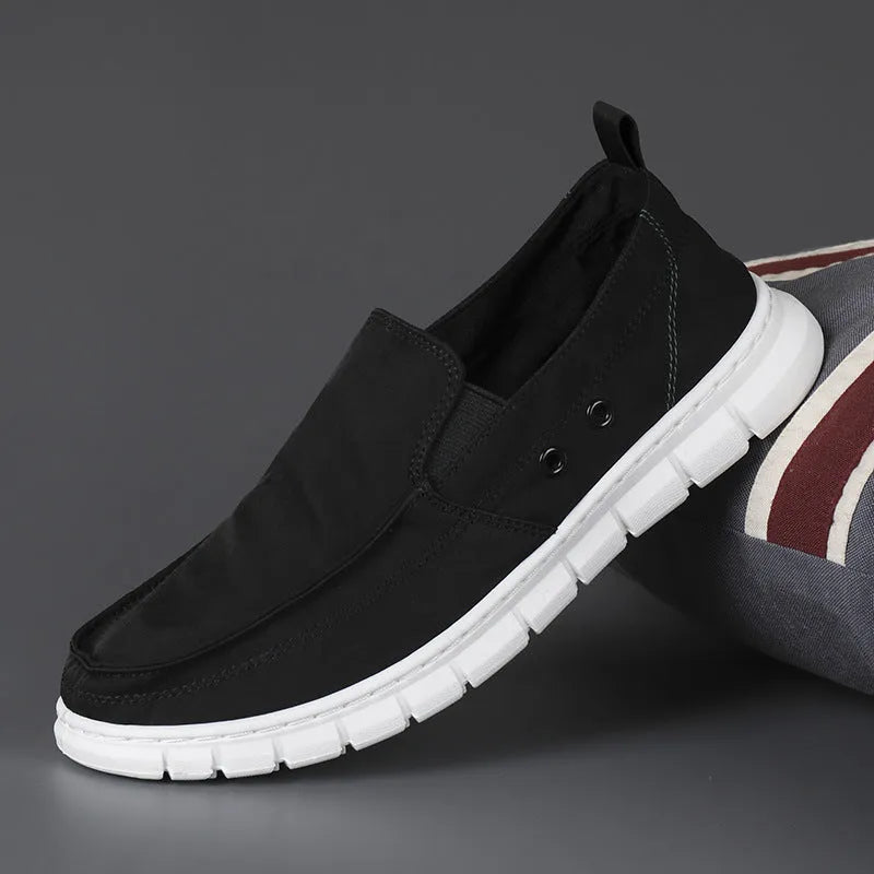 Men's colour matching leather shoes with elastic band and round toe in black and white design
