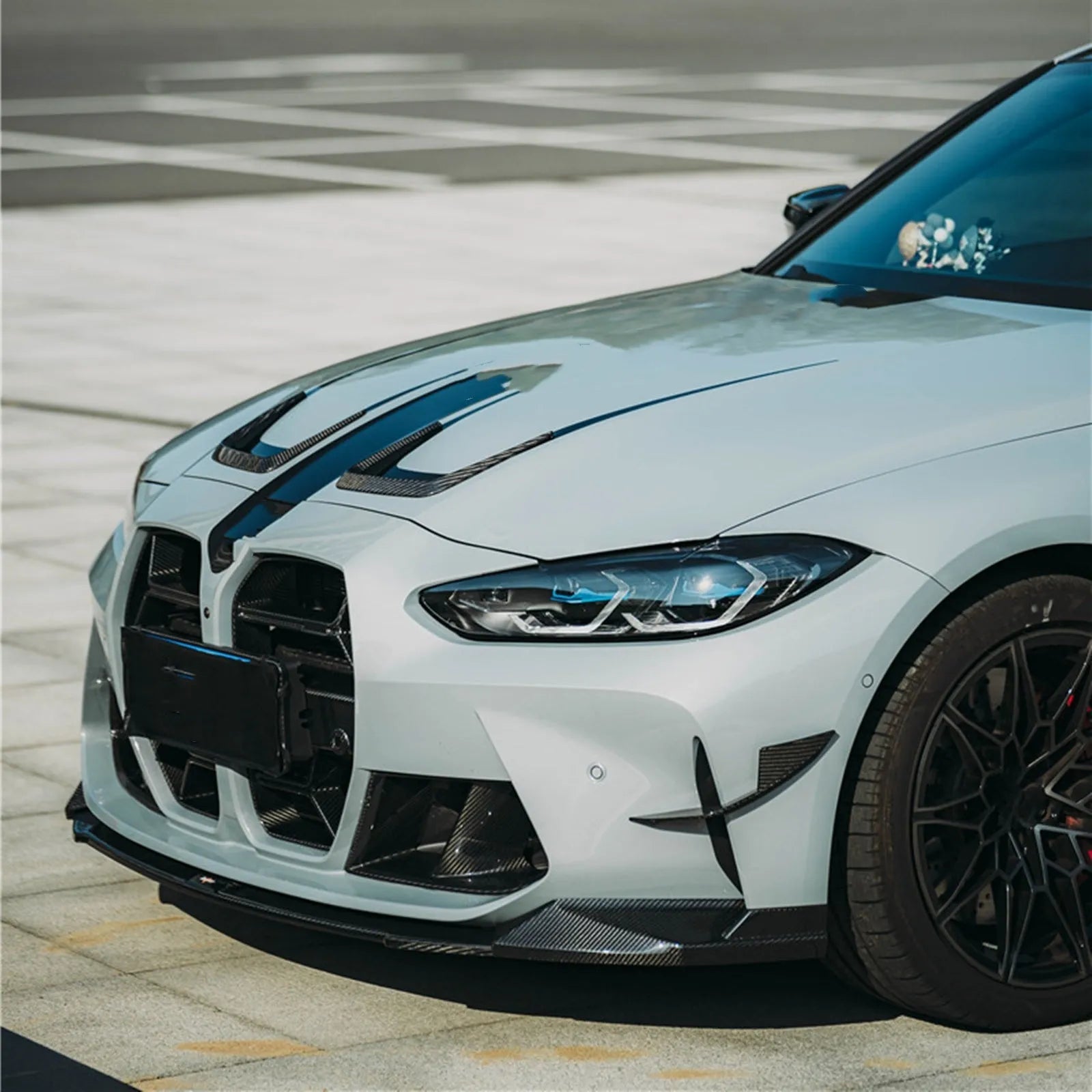 Black dry carbon fibre front bumper grille for BMW M3 M4 models with 3K weave pattern