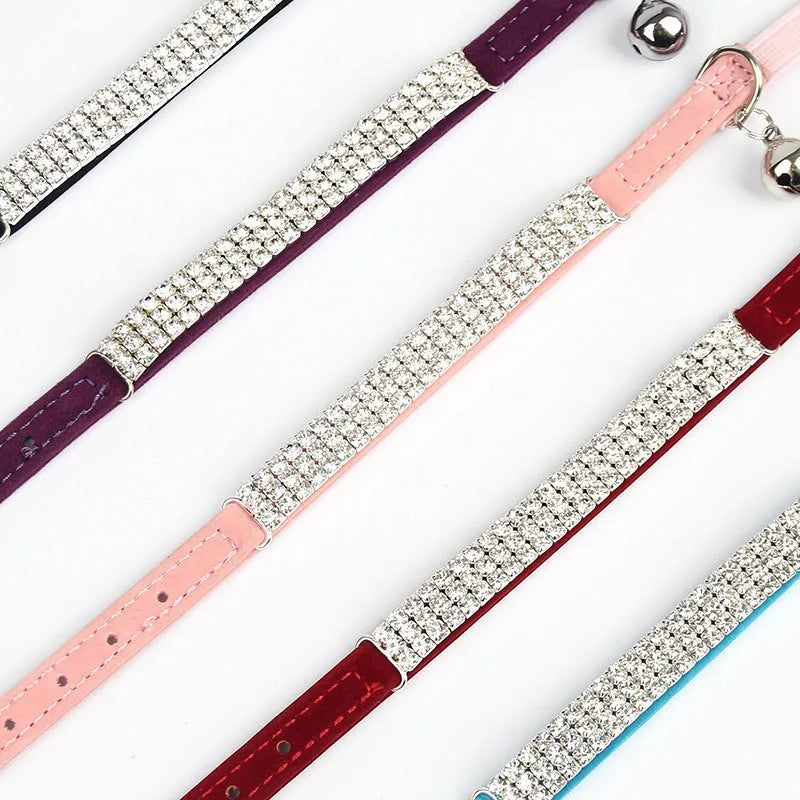 Rhinestone-decorated velvet cat collar adjustable between 20-30cm circumference