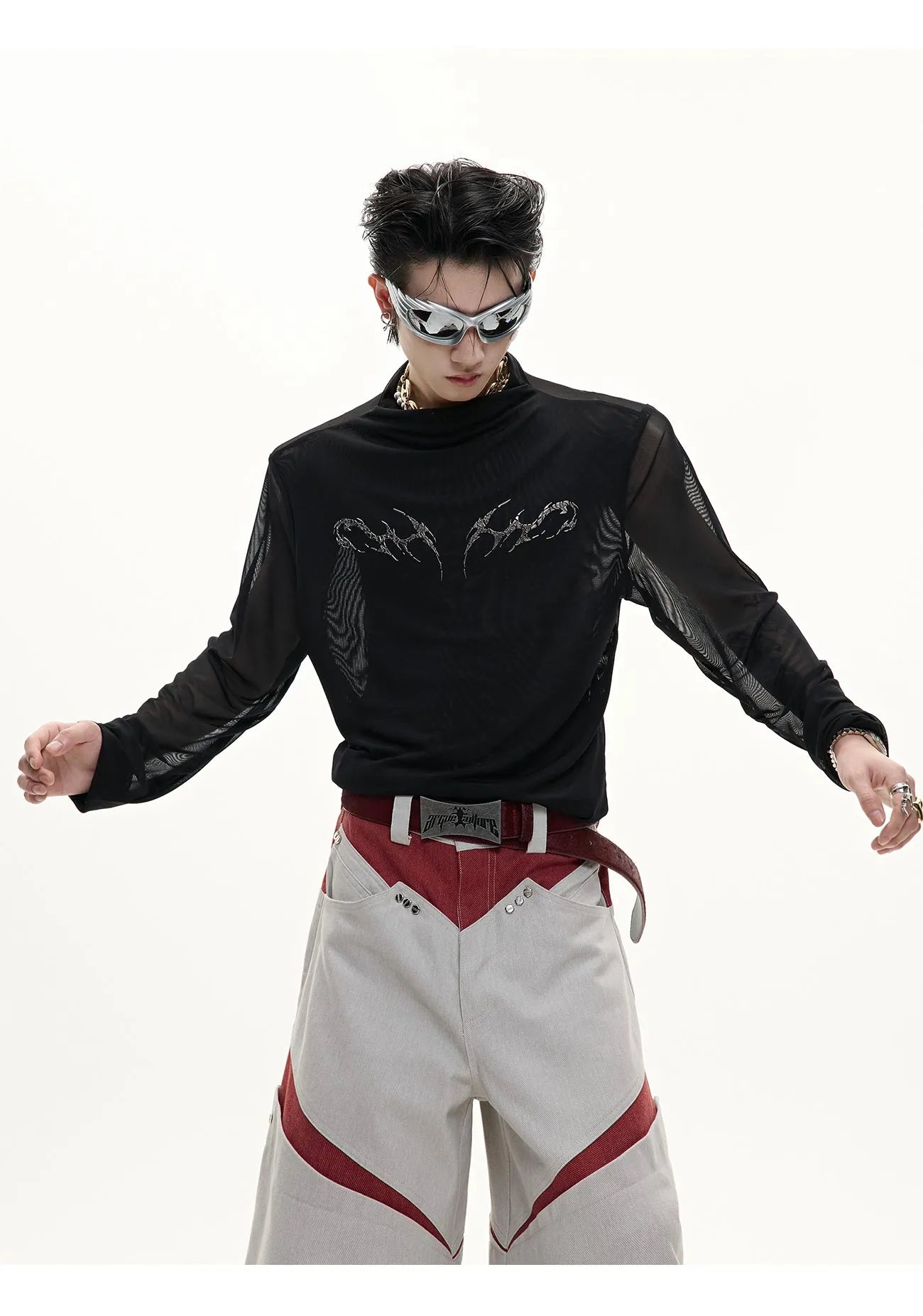 Black niche mesh ice-feeling slim bottoming long sleeve shirt on a mannequin, showing the trendy fit.
