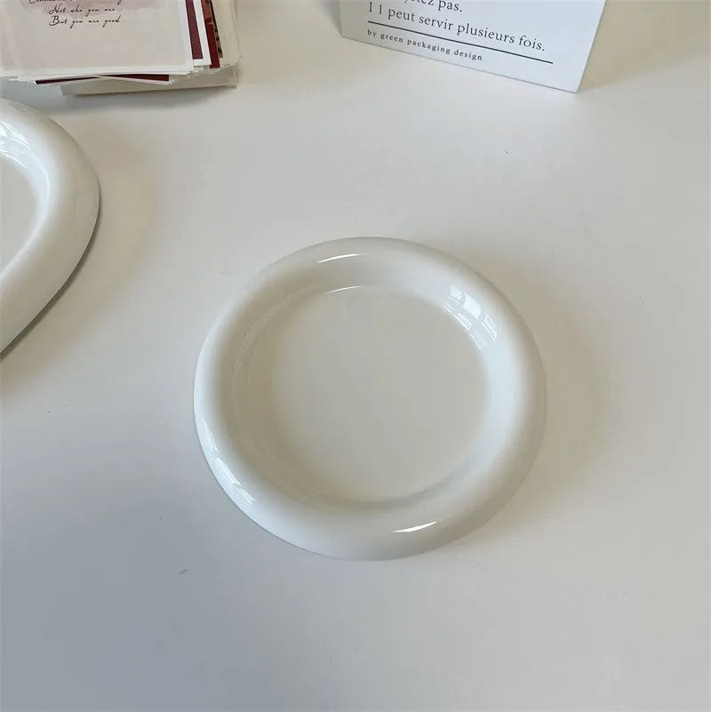White porcelain plate with bear decoration or plain round shape, shown in 15cm and 20cm sizes.