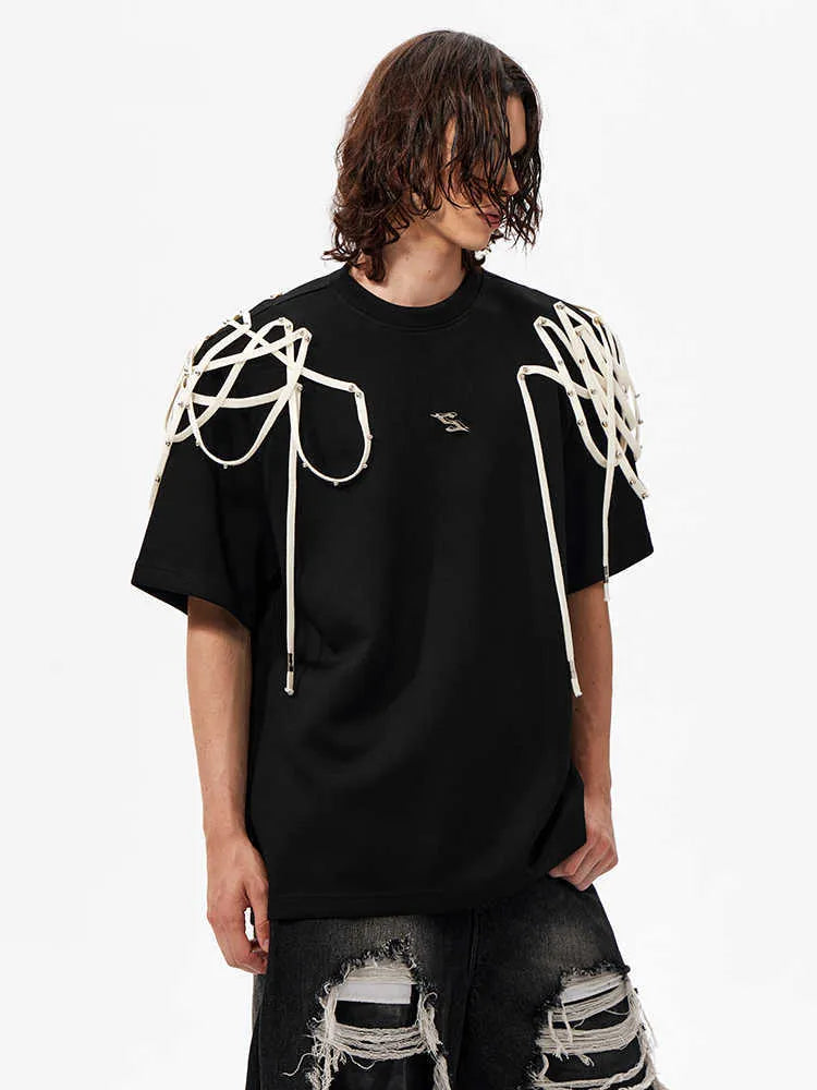 Black short-sleeved T-shirt with rivet ribbon padded shoulders, loose fit, round neck