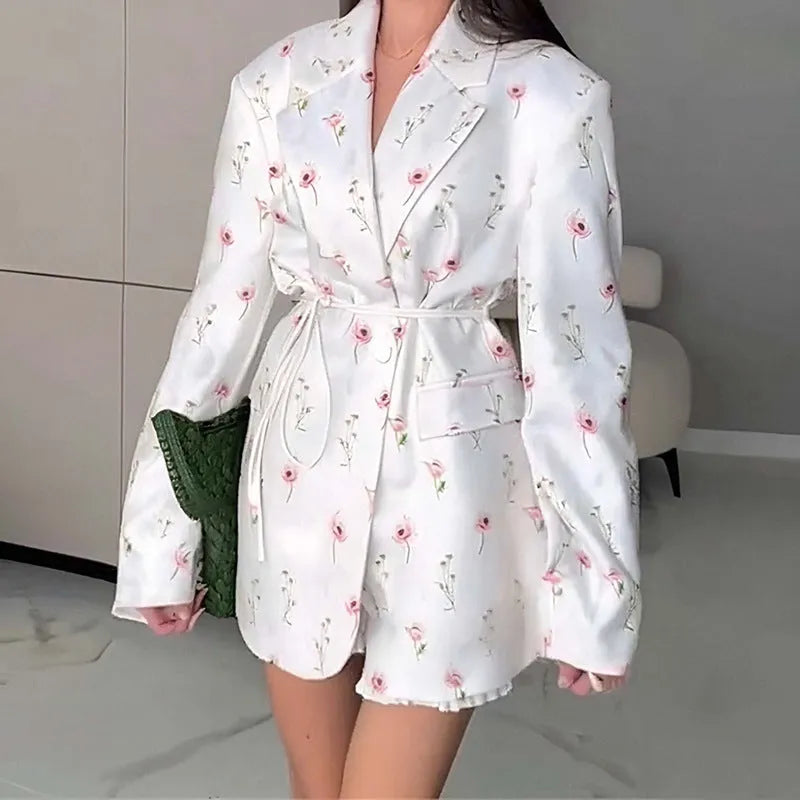Women's collar lace-up waist-tight suit jacket in polyester fabric showing adjustable waist feature