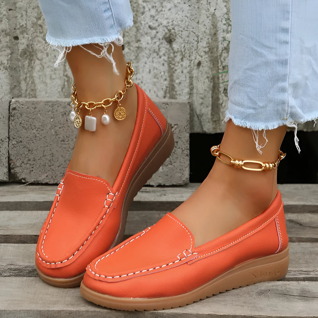 Women's PU leather flats loafers in round toe design with car suture detailing on upper