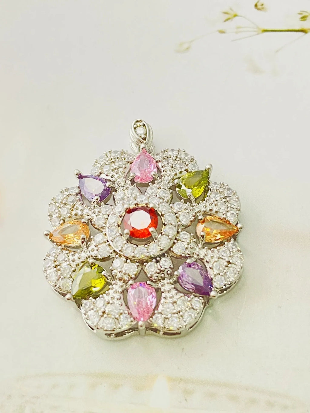 Women's floral zircon pendant necklace in gold, champagne gold, or platinum colour with optional chain