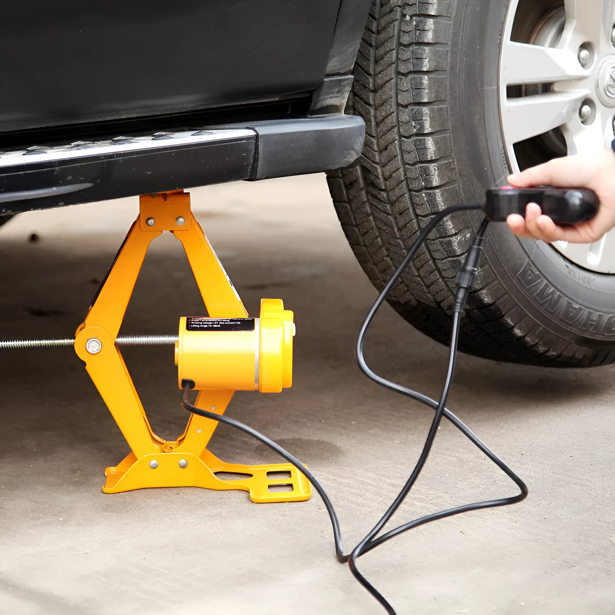 Electric hydraulic jack kit with 2 tonne capacity and 120-350mm height adjustment range