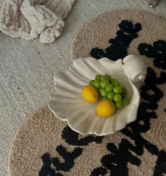 White resin simulation shell fruit plate ornament for decorative storage and display