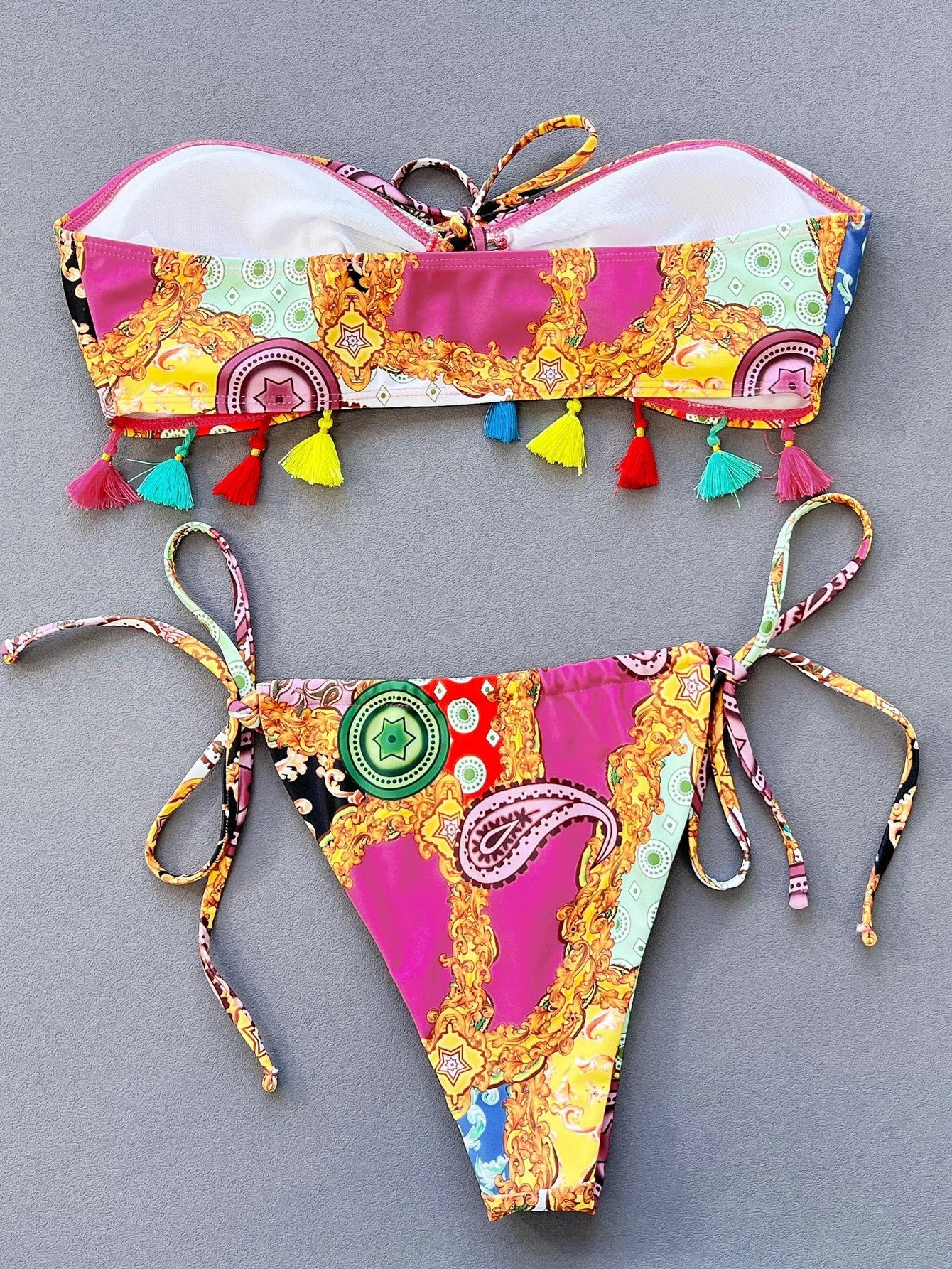 Women's printing pattern two-piece bikini set with tube top and briefs.