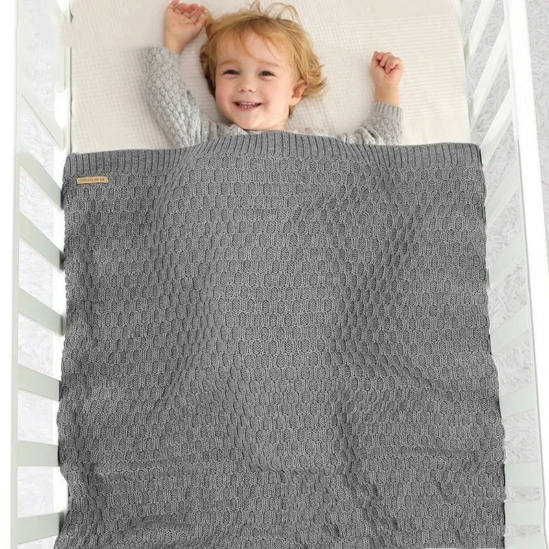 Solid colour infant hug blanket with textured three-dimensional lines, measuring 70 by 90 cm